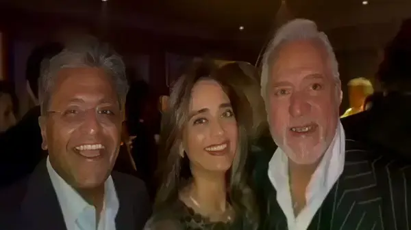 जन्मदिन पार्टी में पिंकी लालवानी के साथ दिखे विजय माल्या