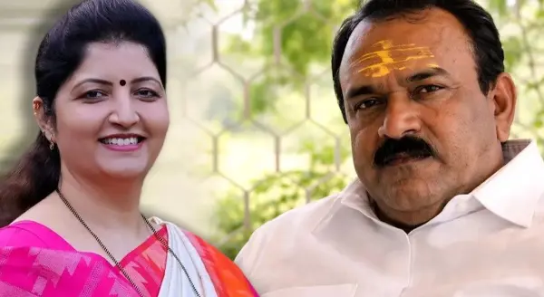 रुपाली चाकणकर का डबल इस्तीफा