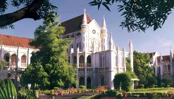 क्या हाई कोर्ट तक पहुंचने के रास्ते सभी के लिए समान हैं?