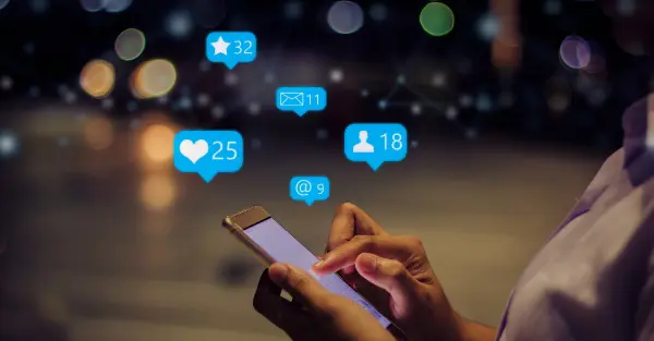 कैमरे के सामने हादसे, पीछे छूटती इंसानियत