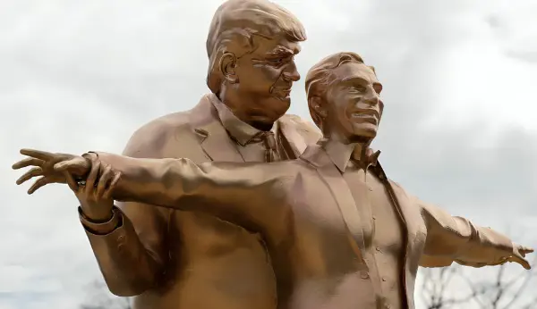 ‘King of the World’ पोज में खड़े नजर आए ट्रंप और जेफ्री एपस्टीन