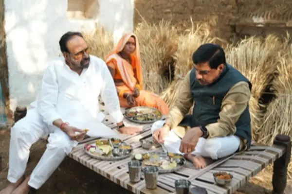 किसान परिवार संग मनाया 61वां जन्मदिन